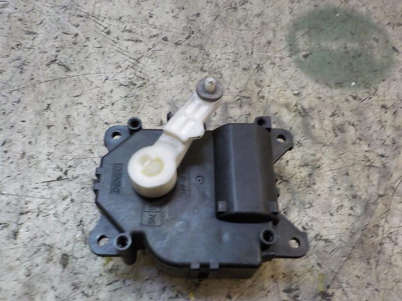 Recambio de motor apertura trampillas climatizador para toyota yaris 1.4 turbodiesel cat referencia OEM IAM 871060D051  