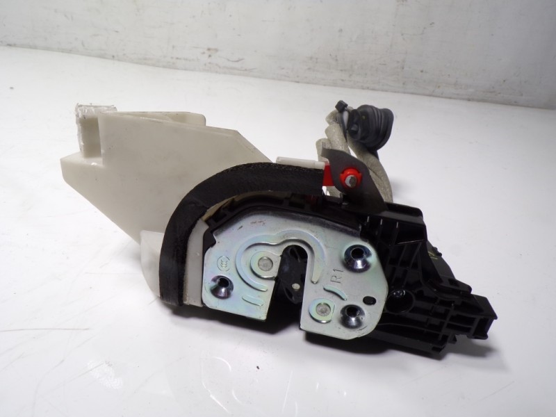 Recambio de cerradura puerta trasera derecha para hyundai santa fe essence 2wd referencia OEM IAM 81420S1020 81420S1020 