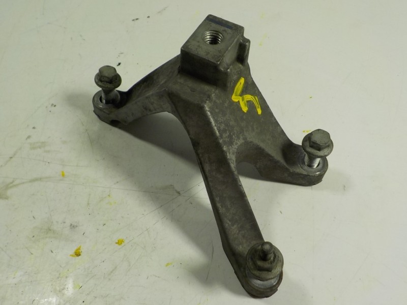 Recambio de soporte cambio para volvo s40 berlina 1.8 cat referencia OEM IAM   