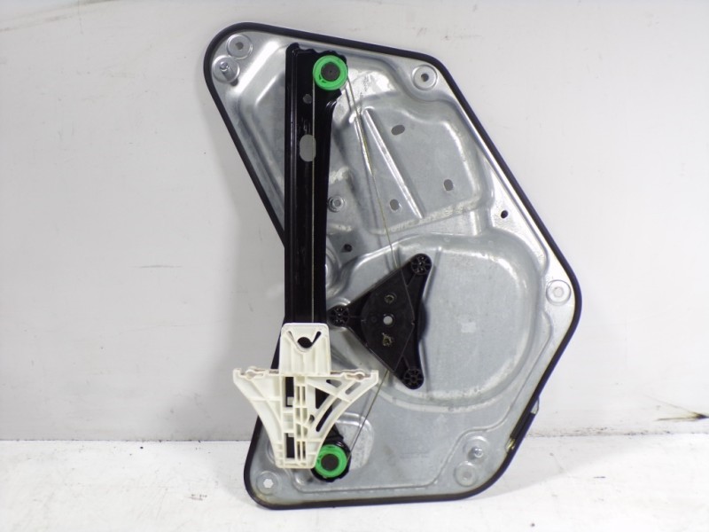 Recambio de elevalunas trasero derecho para skoda yeti 1.2 tsi referencia OEM IAM 5L0839462A 5L0839402B 102191256105