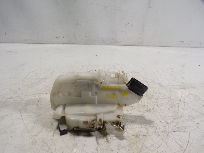 Recambio de cerradura puerta delantera derecha para nissan x-trail (t32) acenta 4x4 referencia OEM IAM 805006FP0A 9327CHN 