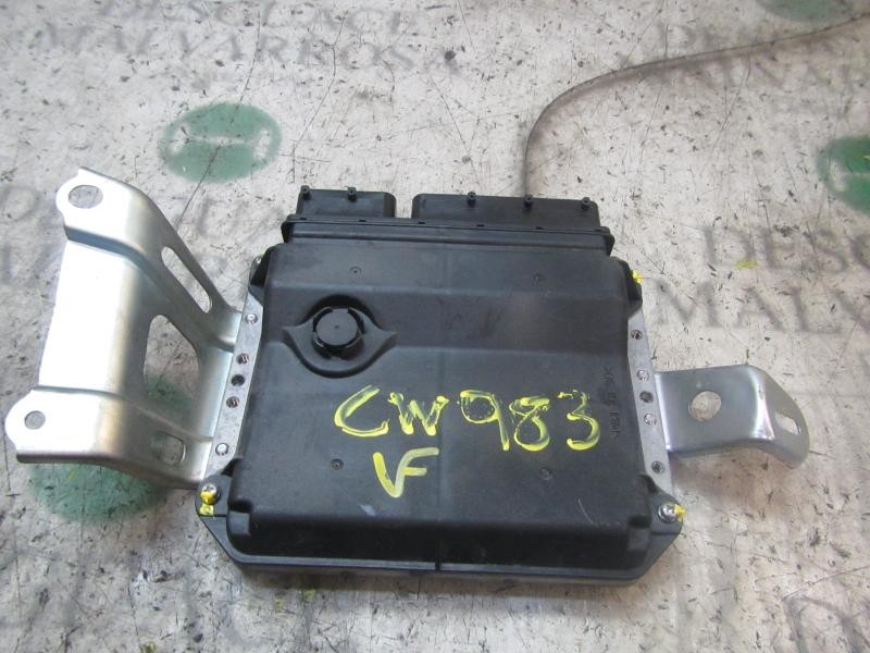 Recambio de centralita motor uce para toyota yaris 1.3 16v cat referencia OEM IAM 896610DB00 896610DB00 MB275300433212V