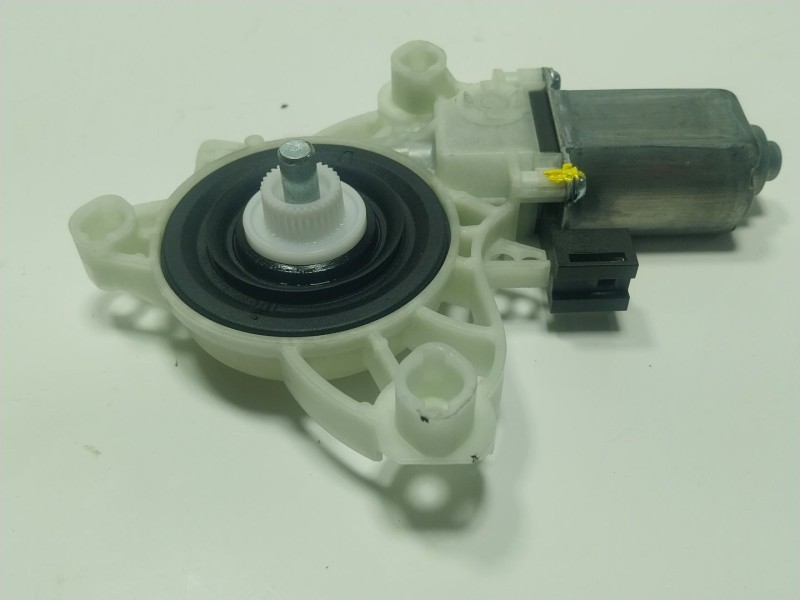 Recambio de motor elevalunas delantero derecho para mercedes-benz clase a berlina (bm 177) referencia OEM IAM A0009065706 A00090