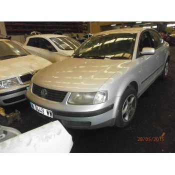 VOLKSWAGEN PASSAT BERLINA (3B2)