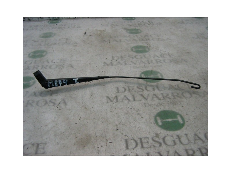 Recambio de brazo limpia trasero para peugeot 205 berlina 1.1 referencia OEM IAM   