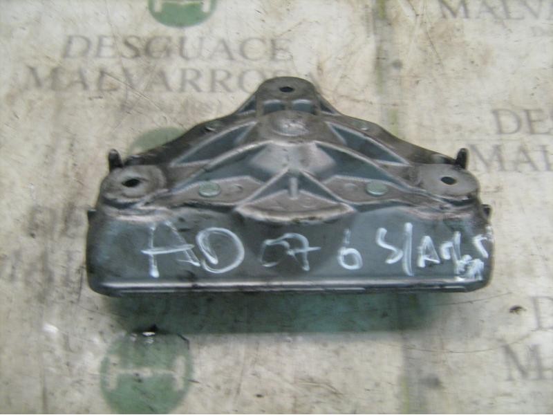 Recambio de soporte brazo suspension delantero derecho para volkswagen touareg (7la) v6 referencia OEM IAM 7L0412391D  