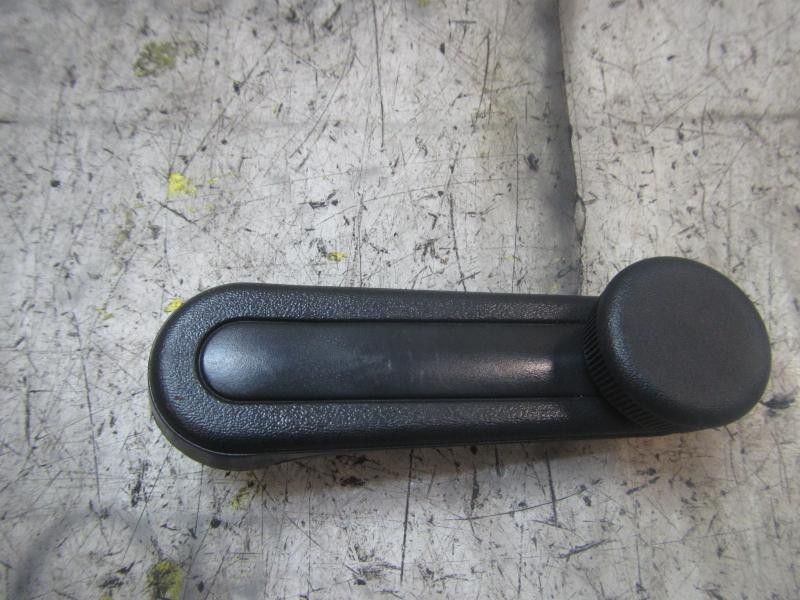 Recambio de maneta elevalunas trasera derecha para toyota yaris 1.3 16v cat referencia OEM IAM 6926002020B2  