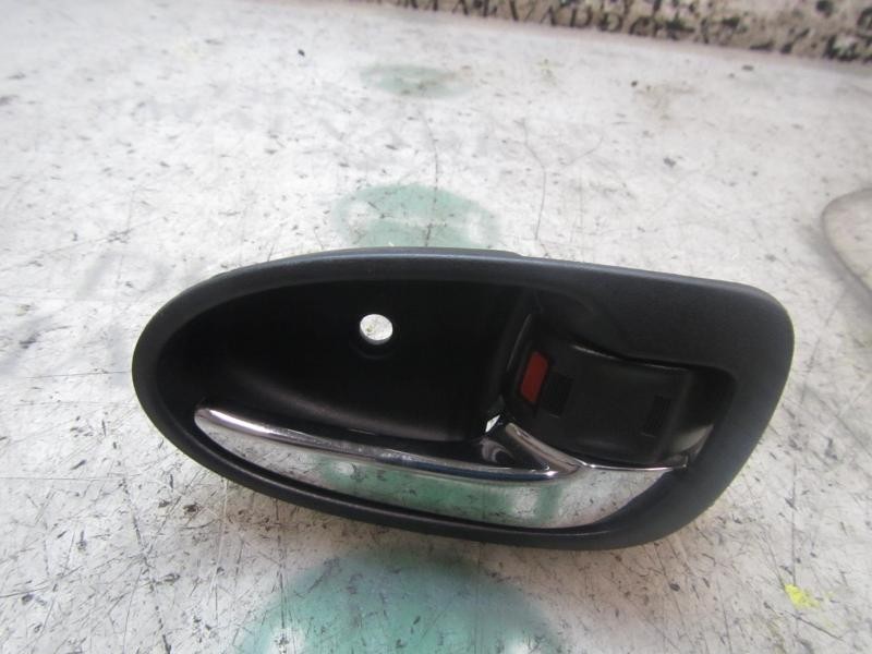 Recambio de maneta interior delantera derecha para toyota yaris 1.3 16v cat referencia OEM IAM 692050D210B0  