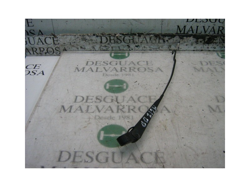 Recambio de brazo limpia delantero derecho para ford fiesta berlina ghia referencia OEM IAM   