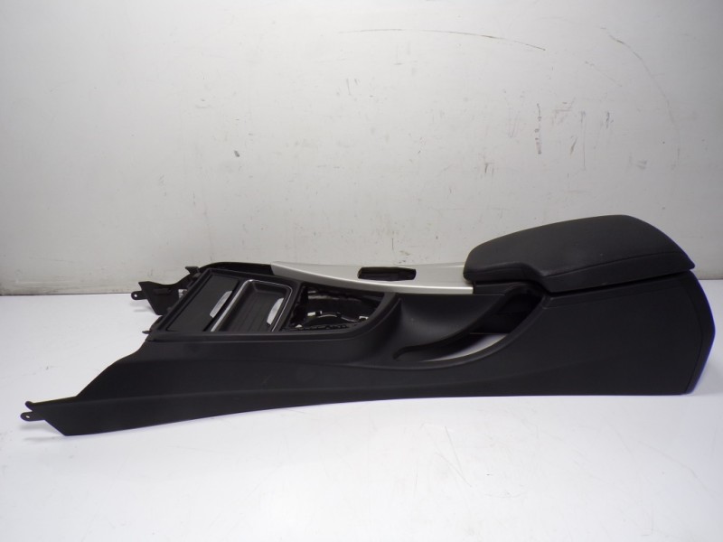 Recambio de apoyabrazos central para bmw serie 3 touring (f31) 320d referencia OEM IAM 51169235431 923546717 51169360522