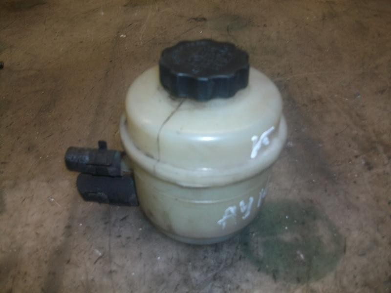 Recambio de deposito servo para kia carens 2.0 crdi ex monovolumen referencia OEM IAM   