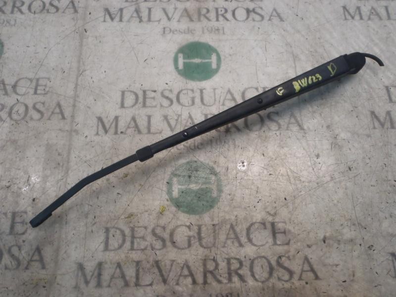 Recambio de brazo limpia delantero derecho para nissan cabstar 3.0 td referencia OEM IAM   