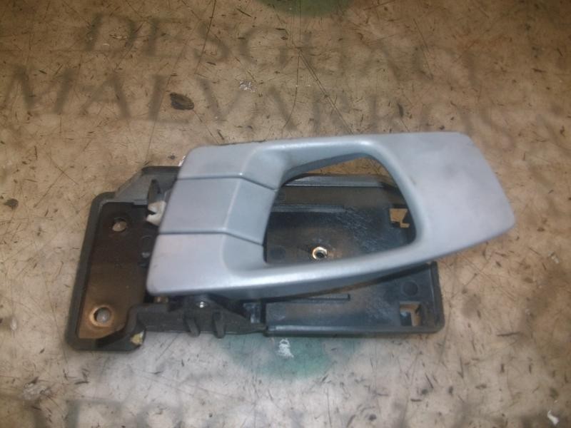 Recambio de maneta interior trasera derecha para kia carens 2.0 crdi ex monovolumen referencia OEM IAM   