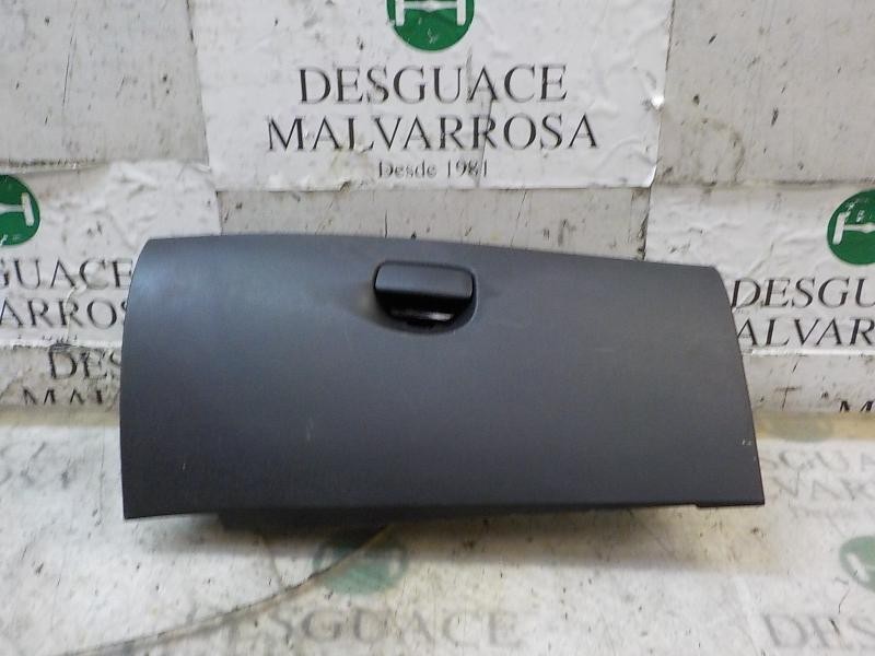 Recambio de guantera para renault megane iii sport tourer 1.5 dci diesel fap referencia OEM IAM 682525548R  