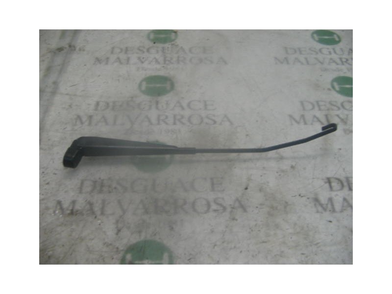 Recambio de brazo limpia delantero derecho para nissan trade 100 referencia OEM IAM   