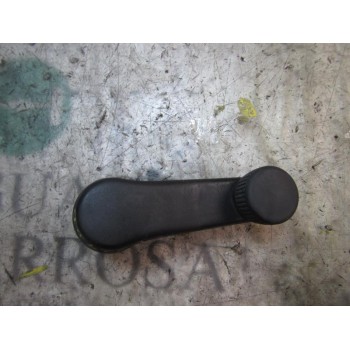 MANETA ELEVALUNAS DELANTERA IZQUIERDA 