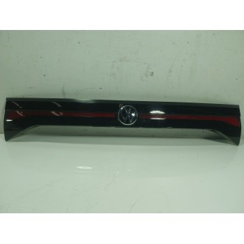 PILOTO TRASERO CENTRAL 2GM945093D 2GM827577H 