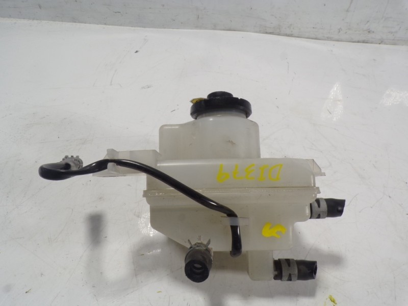 Recambio de deposito servo para toyota prius+ advance referencia OEM IAM 4722047080  