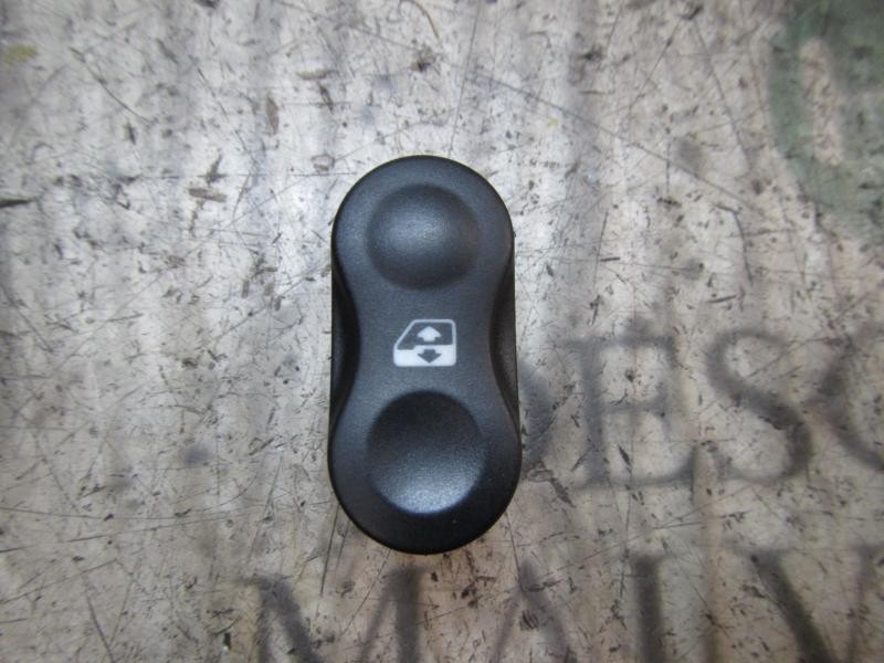 Recambio de mando elevalunas delantero derecho para dacia logan mcv 1.5 dci diesel cat referencia OEM IAM 8200602227  