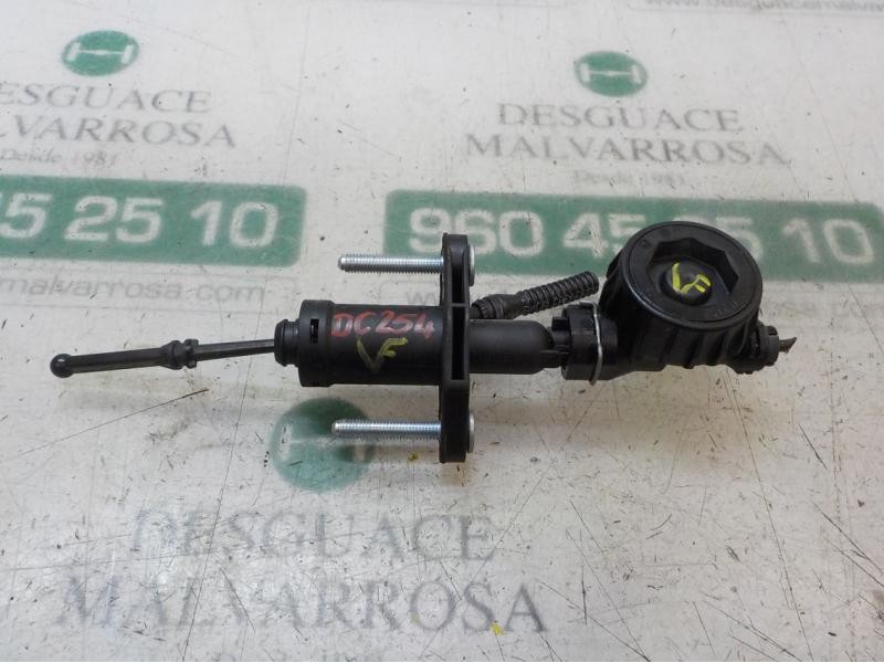 Recambio de bomba embrague para opel astra j lim. selective referencia OEM IAM 55561915 55561915 