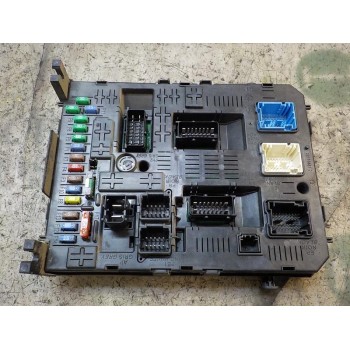 CAJA RELES / FUSIBLES 