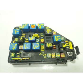 CAJA RELES / FUSIBLES 