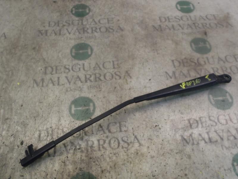 Recambio de brazo limpia delantero izquierdo para renault grand modus 1.2 16v referencia OEM IAM 7701057640  