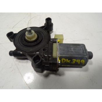 MOTOR ELEVALUNAS DELANTERO DERECHO 8830 € 5Q0959802B 