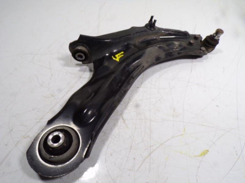 Recambio de brazo suspension inferior delantero derecho para renault kangoo z.e. referencia OEM IAM 8200586567  