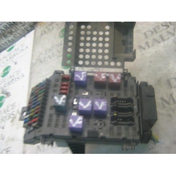 CAJA RELES / FUSIBLES 