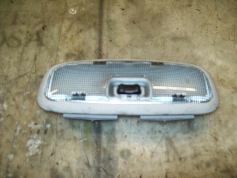 Recambio de piloto interior para ford focus berlina (cap) ghia referencia OEM IAM 1540351  