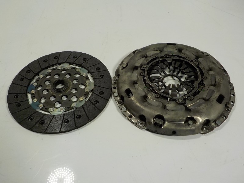 Recambio de kit embrague para mazda cx-30 1.8 diesel referencia OEM IAM  PY1116410Z01 