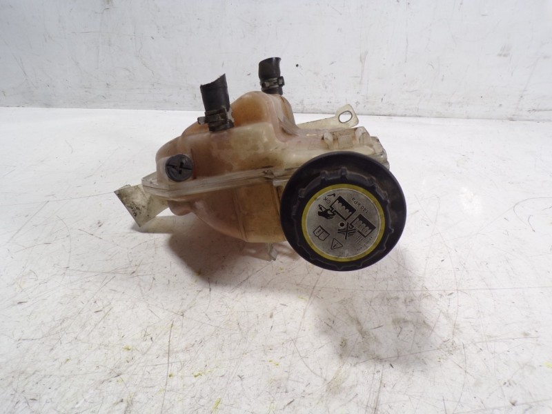 Recambio de deposito expansion para land rover discovery 4 tdv6 se referencia OEM IAM LR013663  