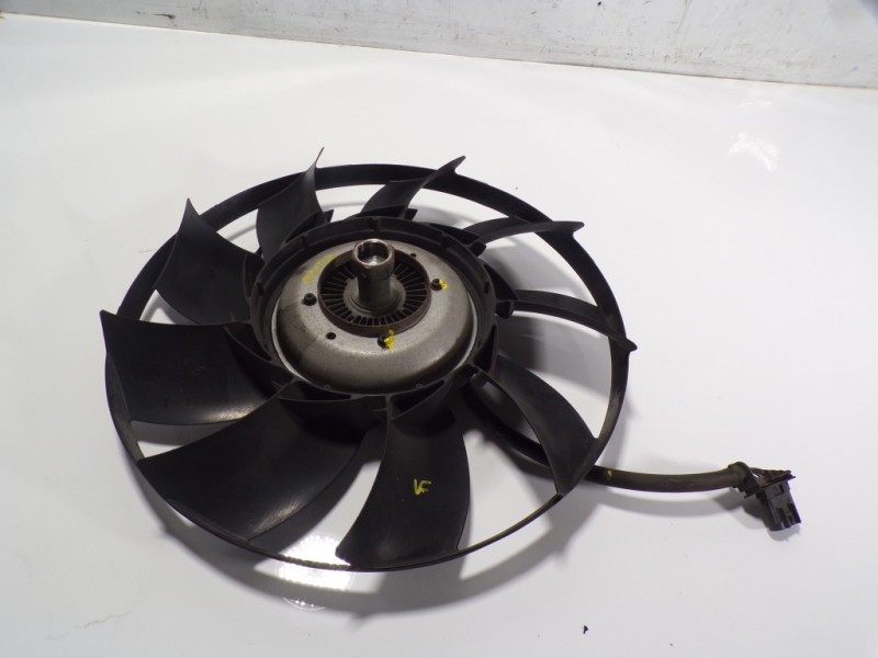 Recambio de electroventilador para land rover discovery 4 tdv6 se referencia OEM IAM LR013695 AH328C617AC U2758001