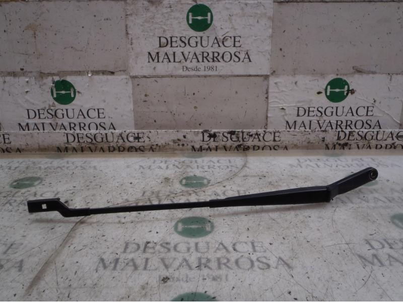 Recambio de brazo limpia delantero izquierdo para peugeot 308 confort referencia OEM IAM   