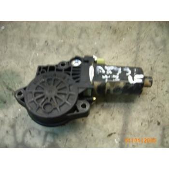 MOTOR ELEVALUNAS TRASERO IZQUIERDO 824502D000 