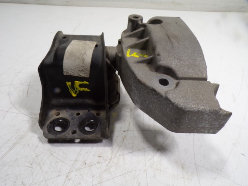 Recambio de soporte motor derecho para renault kangoo z.e. referencia OEM IAM 8200014931 042452J 