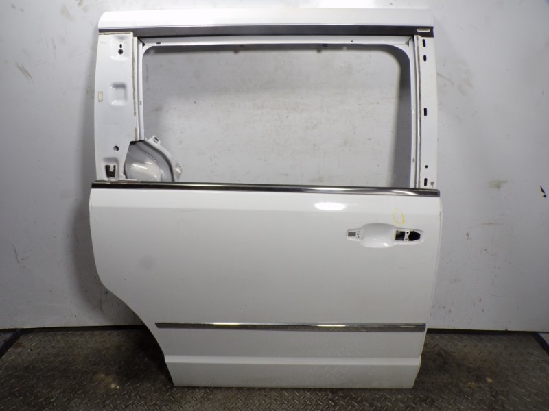 Recambio de puerta lateral derecha para lancia voyager (404) platinum referencia OEM IAM K05020698AL  