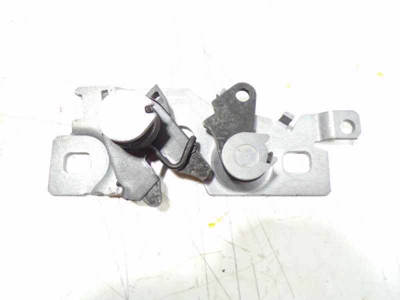 Recambio de cerradura capot para toyota proace city 1.2 12v referencia OEM IAM SU001A4256  