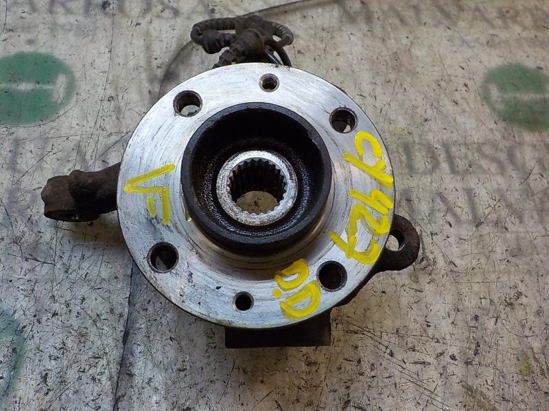 Recambio de mangueta delantera derecha para renault twingo 1.2 16v referencia OEM IAM 8200663593  