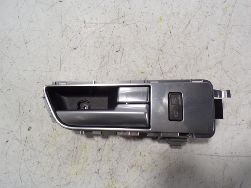 Recambio de maneta interior delantera derecha para land rover discovery 4 tdv6 se referencia OEM IAM LR013918  