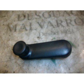 MANETA ELEVALUNAS TRASERA DERECHA 