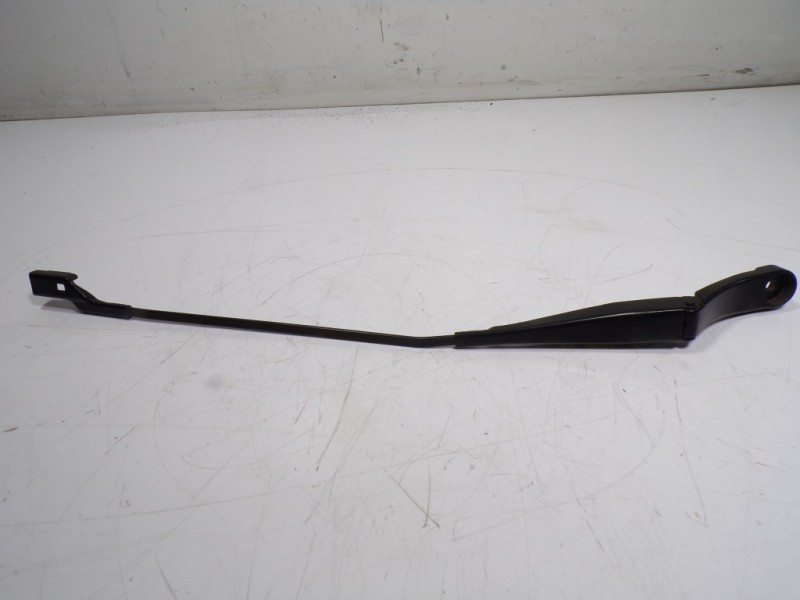 Recambio de brazo limpia delantero derecho para peugeot 308 sw 1.5 blue-hdi fap referencia OEM IAM 1610672480  