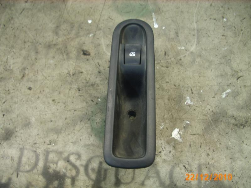 Recambio de mando elevalunas trasero izquierdo para renault scenic ii confort dynamique referencia OEM IAM   