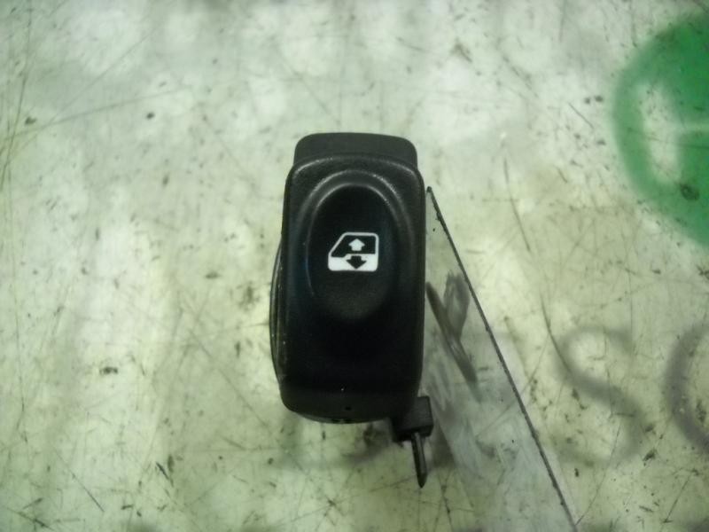Recambio de mando elevalunas trasero izquierdo para renault clio ii fase ii (b/cb0) authentique referencia OEM IAM   