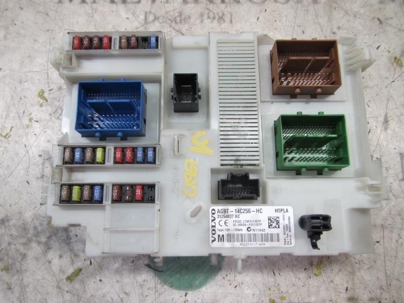 Recambio de caja reles / fusibles para volvo xc70 2.4 diesel cat referencia OEM IAM 31327994 31254837AC 
