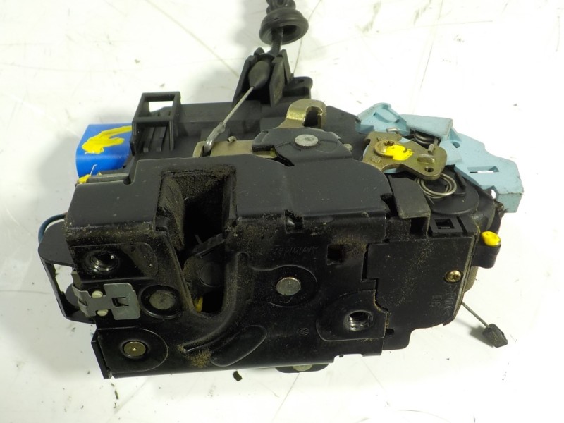 Recambio de cerradura puerta delantera derecha para skoda octavia berlina (1z3) 2.0 tdi referencia OEM IAM   