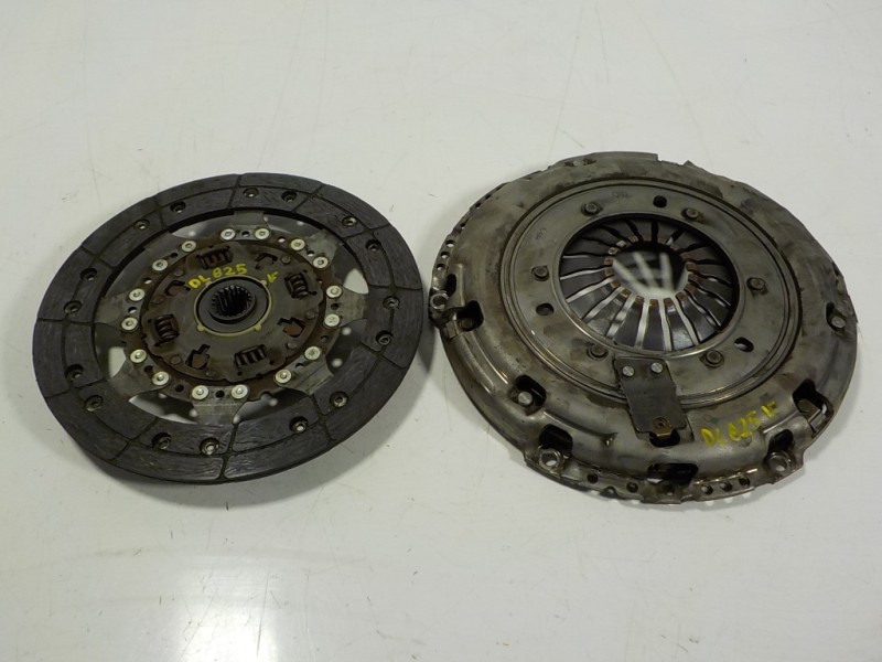 Recambio de kit embrague para peugeot 308 sw 1.5 blue-hdi fap referencia OEM IAM 1619230180 9820879880 