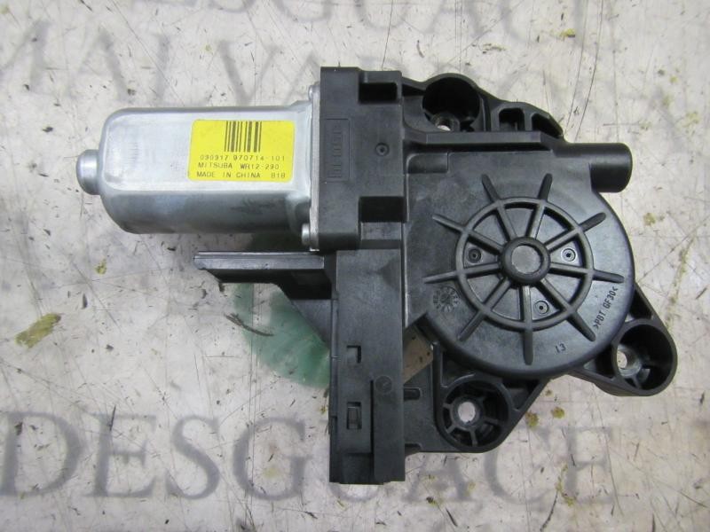 Recambio de motor elevalunas delantero derecho para volvo xc70 2.4 diesel cat referencia OEM IAM 30699646  