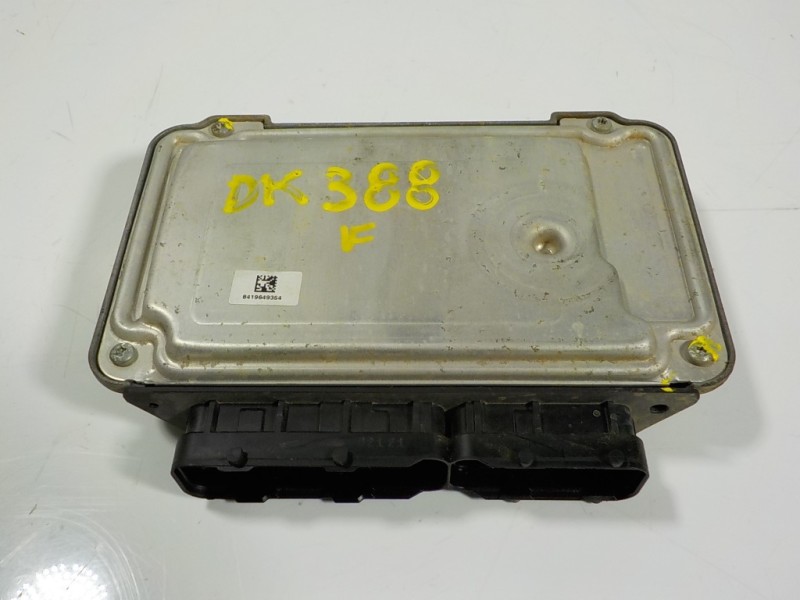 Recambio de centralita motor uce para toyota yaris 1.0 cat referencia OEM IAM 896610DR80 896610DR80 